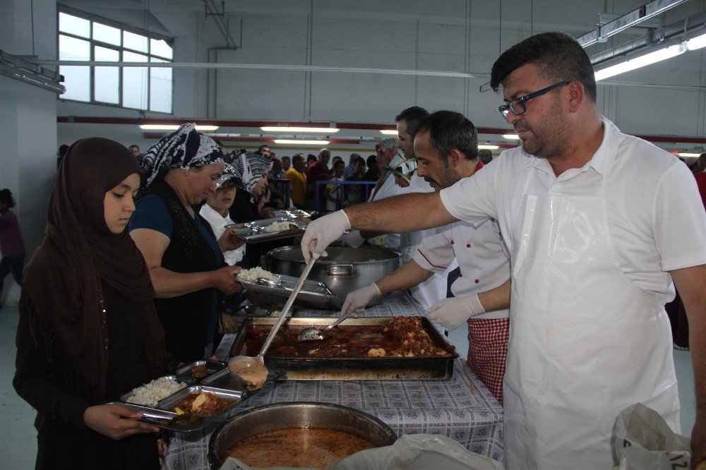 Nevşehir’de Geleneksel İftar Sofrası İlgi Görmeye Devam Ediyor