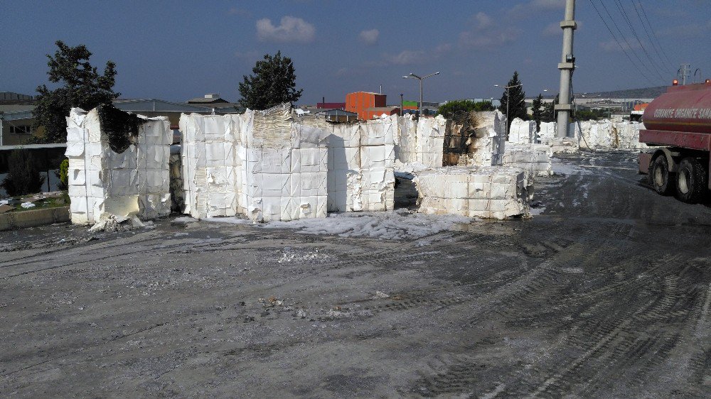 Osmaniye’deki Kağıt Fabrikası Yangınında Soğutma Çalışmaları Devam Ediyor