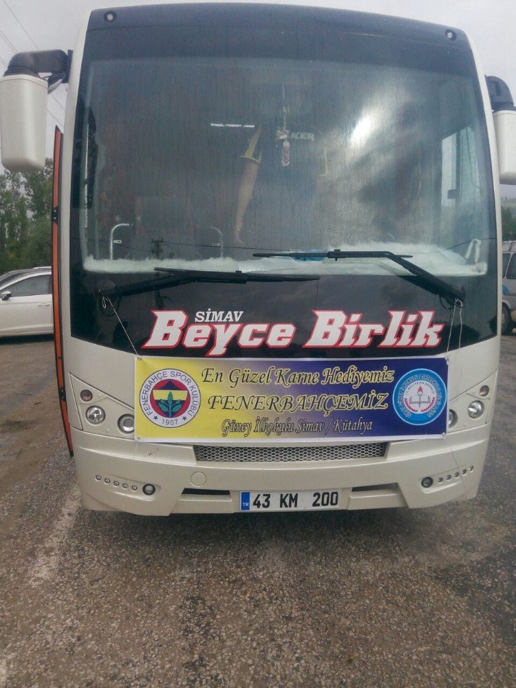 Fenerbahçespor Kulübünden Miniklere Karne Hediyesi