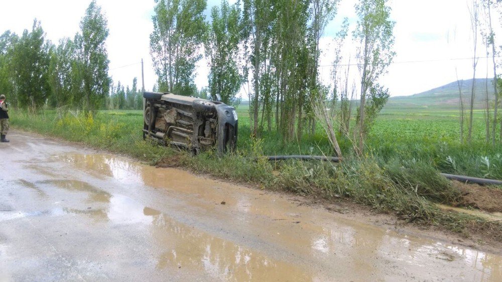 Sivas’ta Trafik Kazası: 3 Yaralı