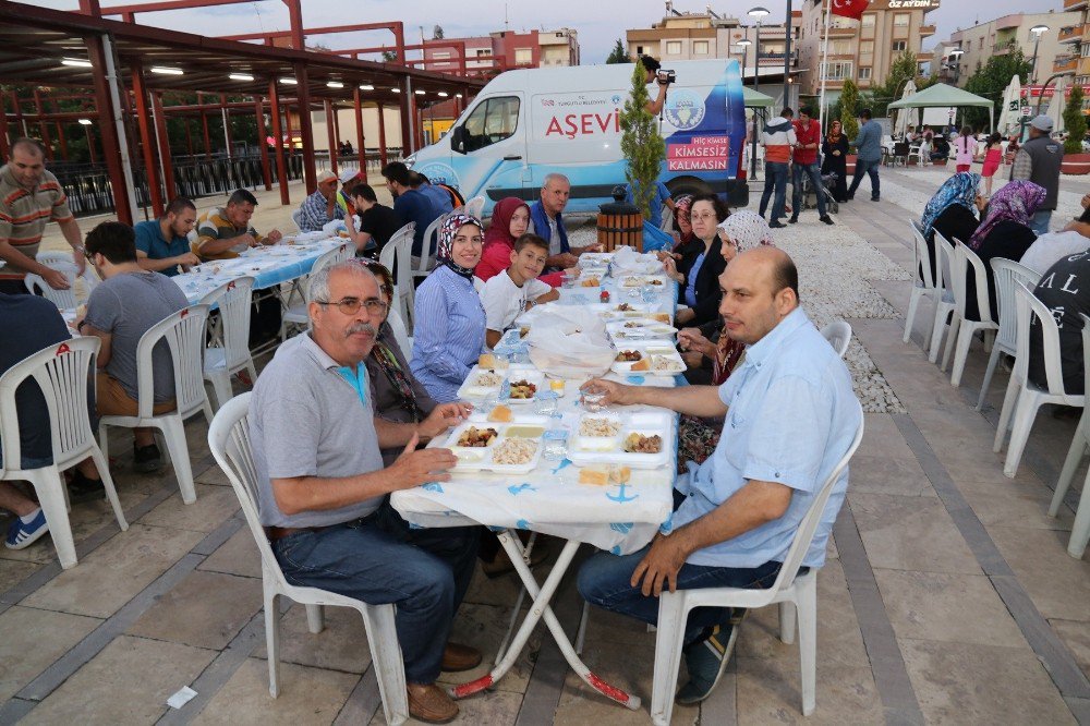 İftar Bereketi Şehitler Mahallesi’nde Yaşandı