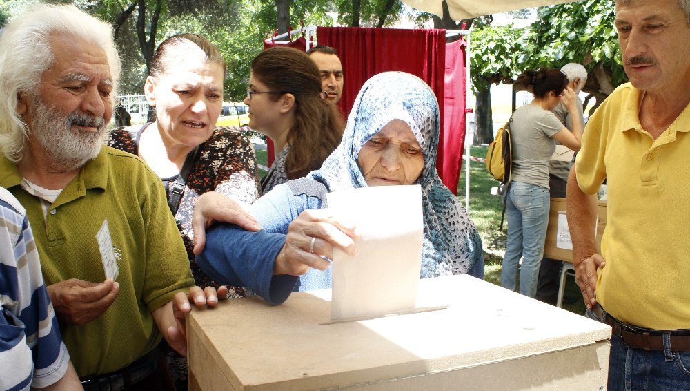 Antalya’da 2 Mahallede ‘Otopark’ Referandumu