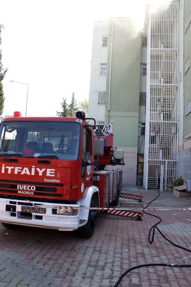 Antalya’da Kız Öğrenci Yurdunda Yangın