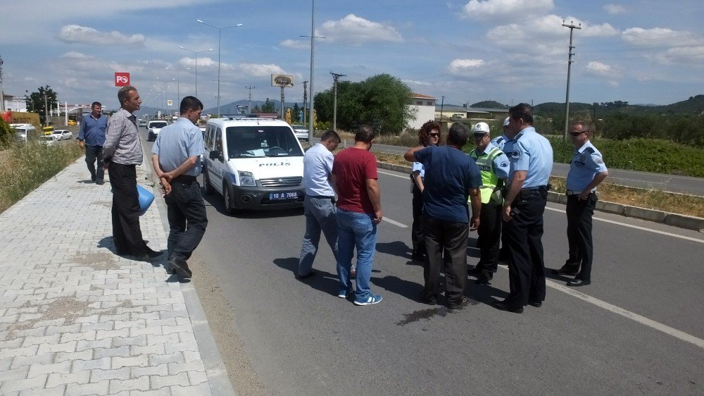 Balıkesir’de Motosiklet Minibüse Çarptı: 2 Yaralı