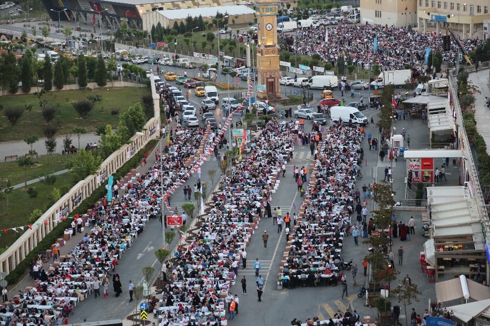 Başakşehir’de 20 Bin Vatandaşı Buluşturan İftar