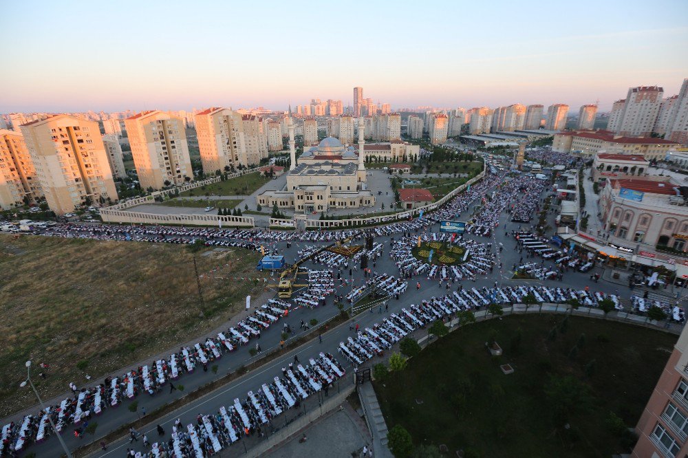 Başakşehir’de 20 Bin Vatandaşı Buluşturan İftar