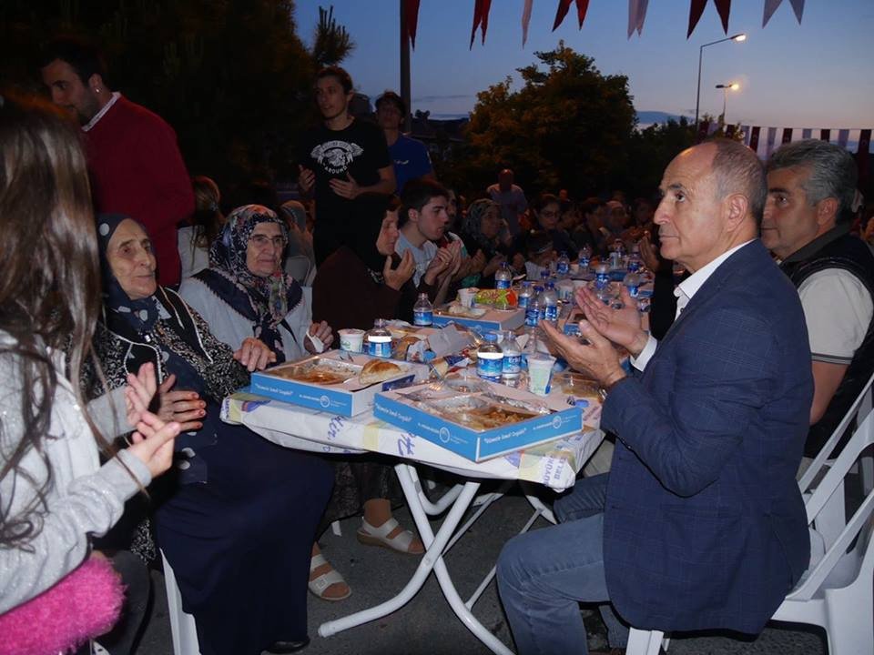 Büyükçekmece Ailesi Ramazan’ın Bereketini Birlikte Paylaşıyor