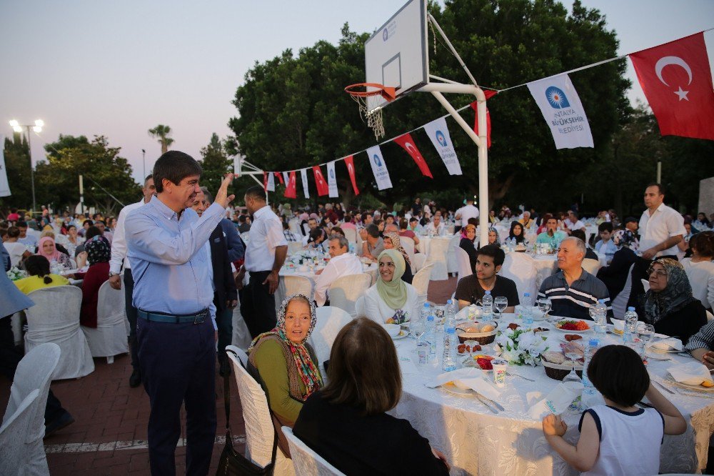 Büyükşehir’den Şehit, Gazi Aileleri Ve Yetim Çocuklar İçin İftar Yemeği