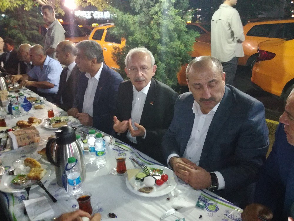 Kılıçdaroğlu Taksicilerle Sahur Yaptı