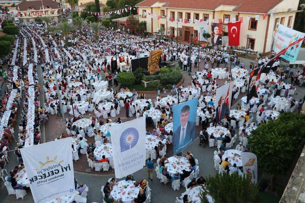 Bakan Çavuşoğlu Gazipaşa’da İftara Katıldı