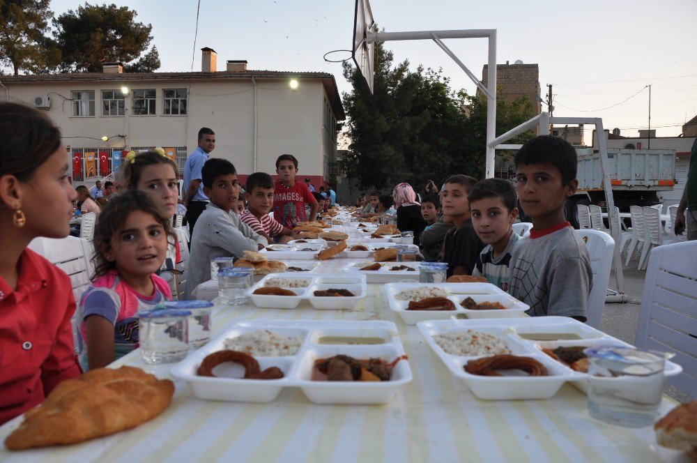 Dünya Yetimler Günün’de Suriye’li Çocuklar Unutulmadı