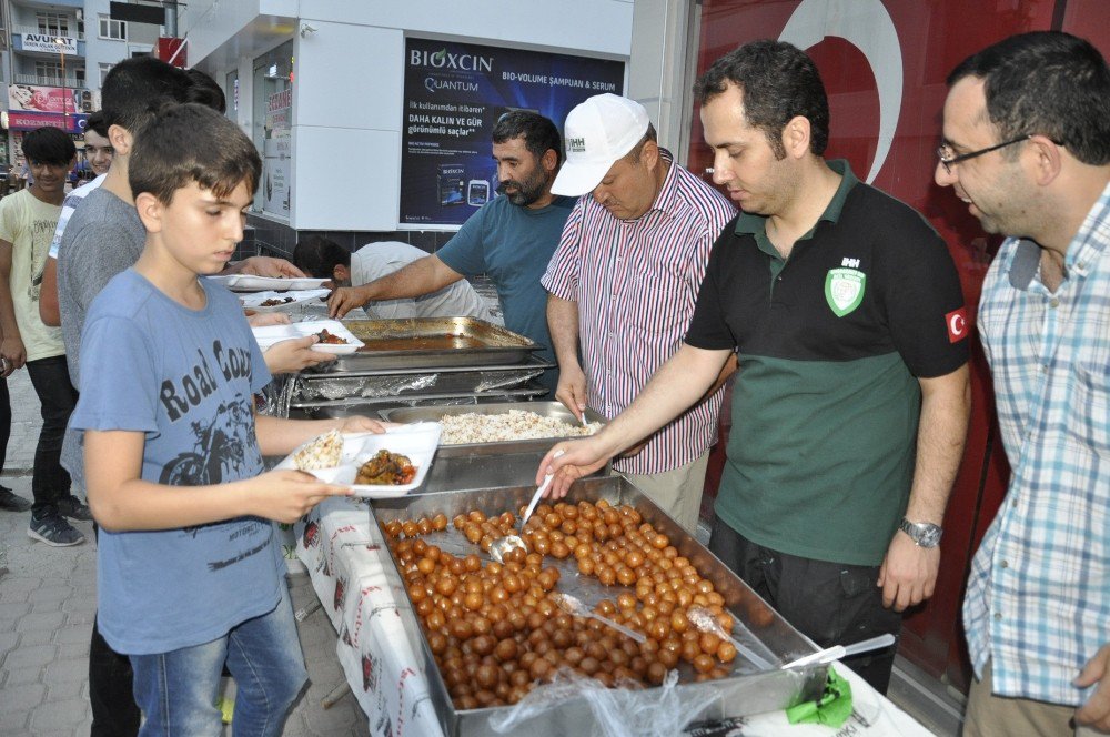 İhh, Dörtyol’da Halk İftarı Verdi