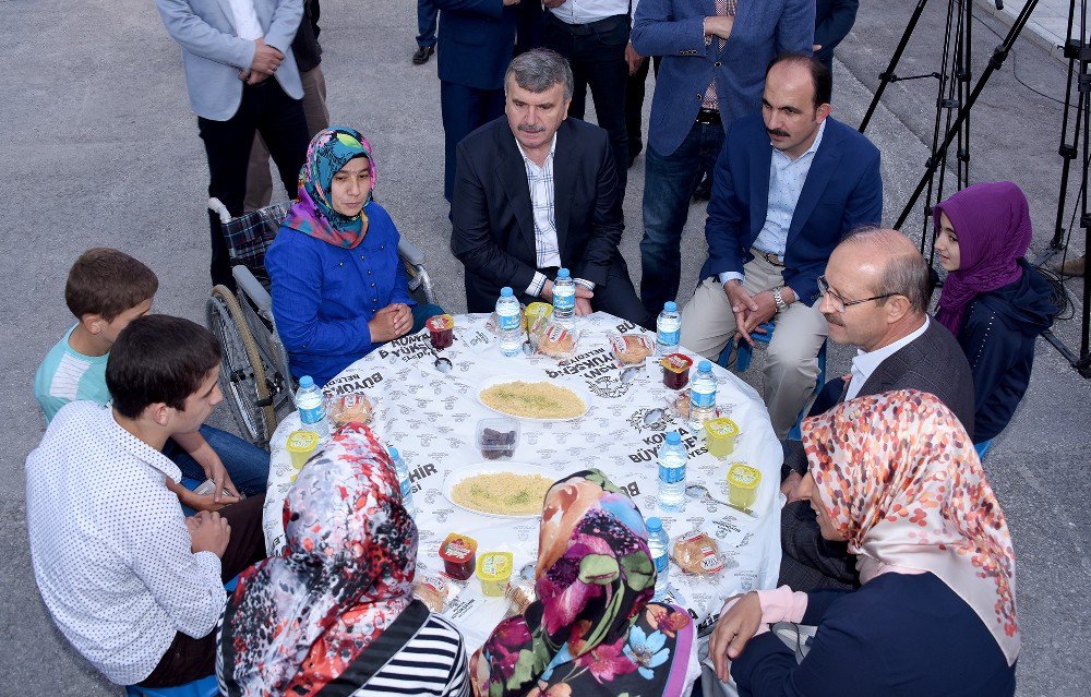 Dünya Yetimler Günü’nde Kardeşlik İftarı