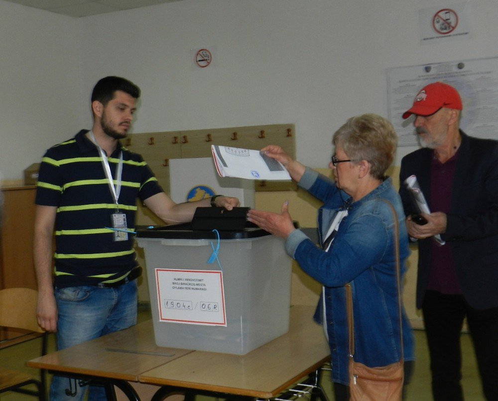 Kosova Erken Seçim İçin Sandık Başında