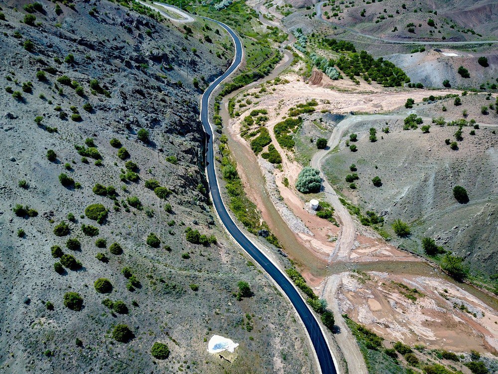 Hekimhan’da 4 Mahallenin Yolu Asfaltlandı