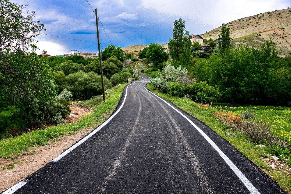 Hekimhan’da 4 Mahallenin Yolu Asfaltlandı