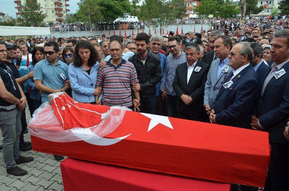 Bakan Yılmaz Gözyaşlarına Hakim Olamadı