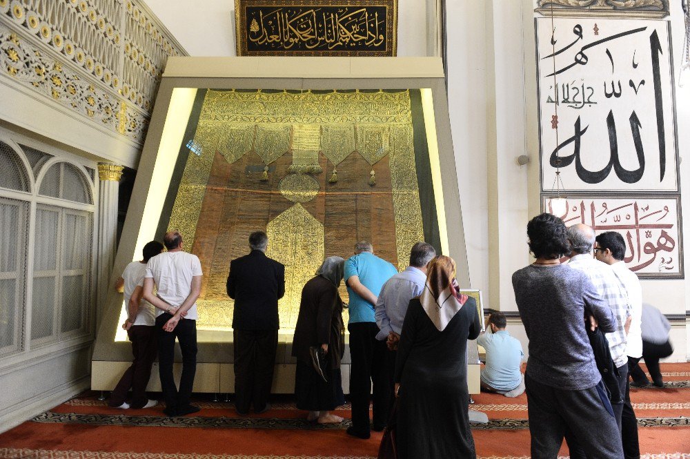 500 Yıllık Kabe-i Şerif Örtüsü Büyük İlgi Görüyor