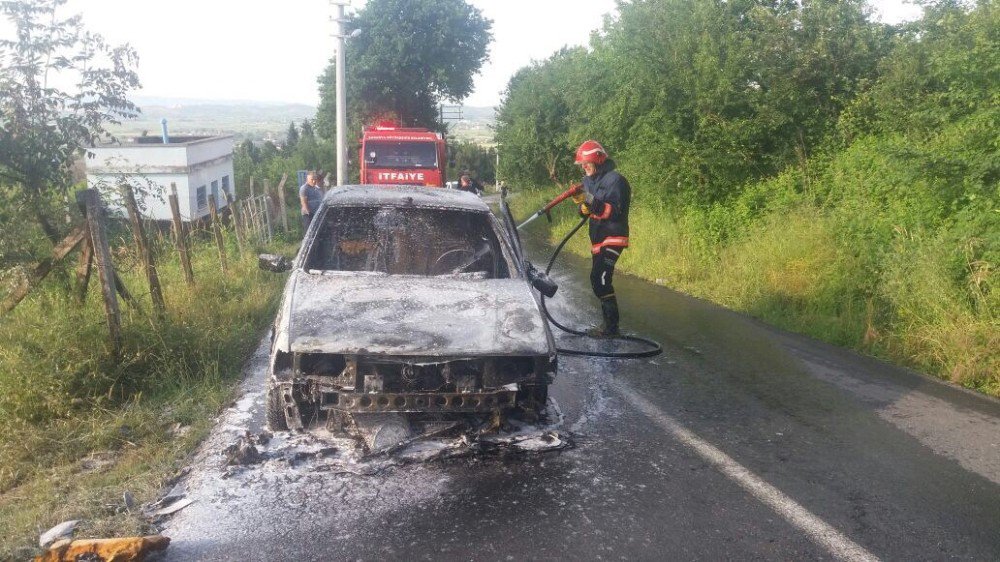 Seyir Halindeki Otomobil Alev Alev Yandı