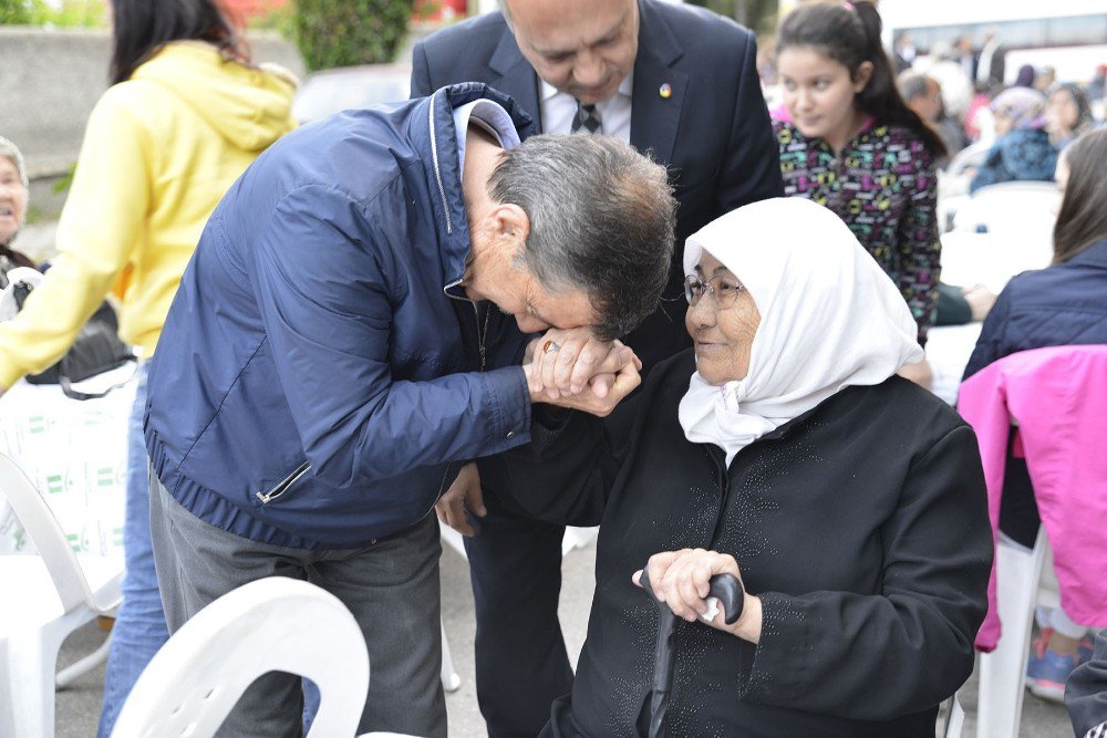 Tepebaşı Belediyesi Şeker Mahallesi’nde İftar Verdi