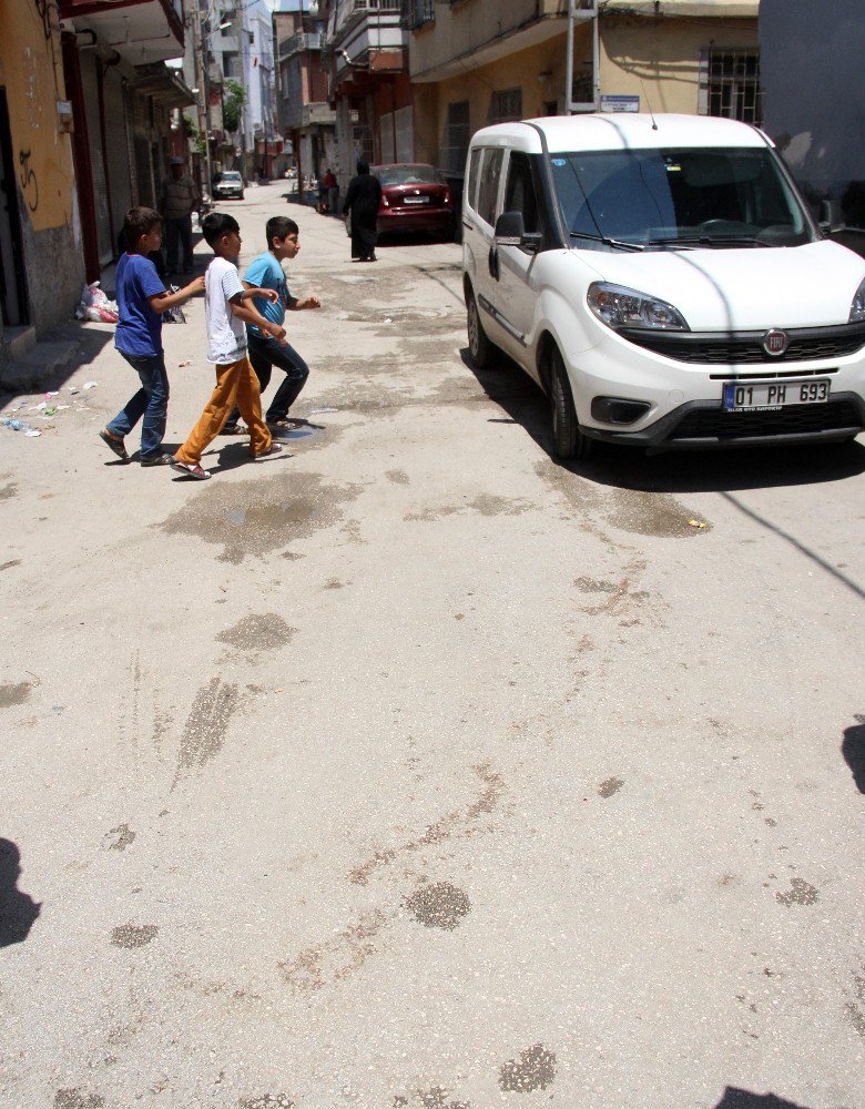 Sokakta Oynarken Otomobilin Altında Kalan Çocuk Öldü