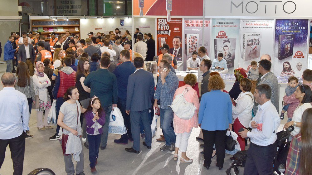 Altınpark’taki “Kitap Günleri Fuarı” Yoğun İlgi Görüyor