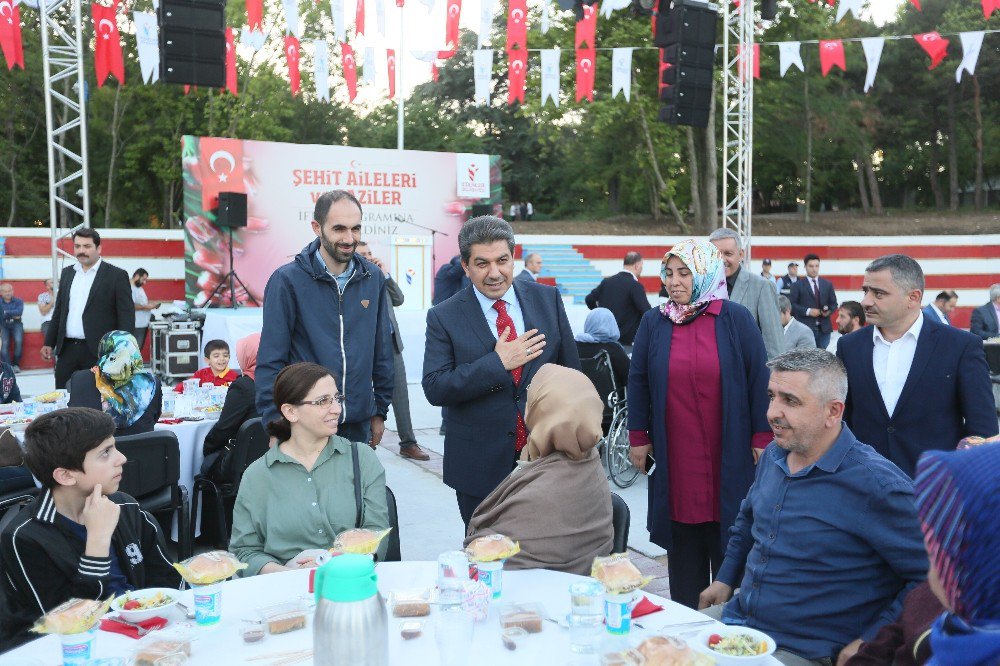 Şehit Yakınları Ve Gaziler Esenler’deki İftarda Bir Araya Geldi