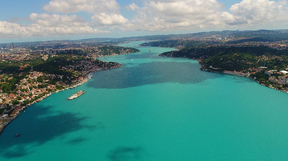 istanbul Boğazı’nın Turkuaz Rengi Havadan Görüntülendi