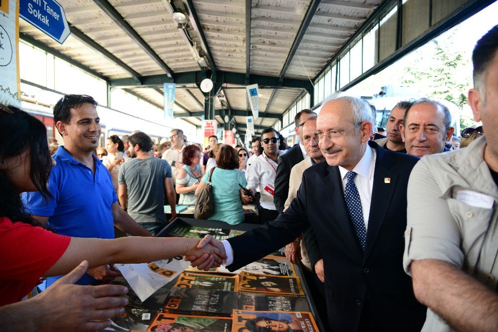 Chp Genel Başkanı Kemal Kılıçdaroğlu, Kadıköy Belediyesi’nin Haydarpaşa Garı’nda Düzenlediği Kitap Günleri’ni Ziyaret Etti.