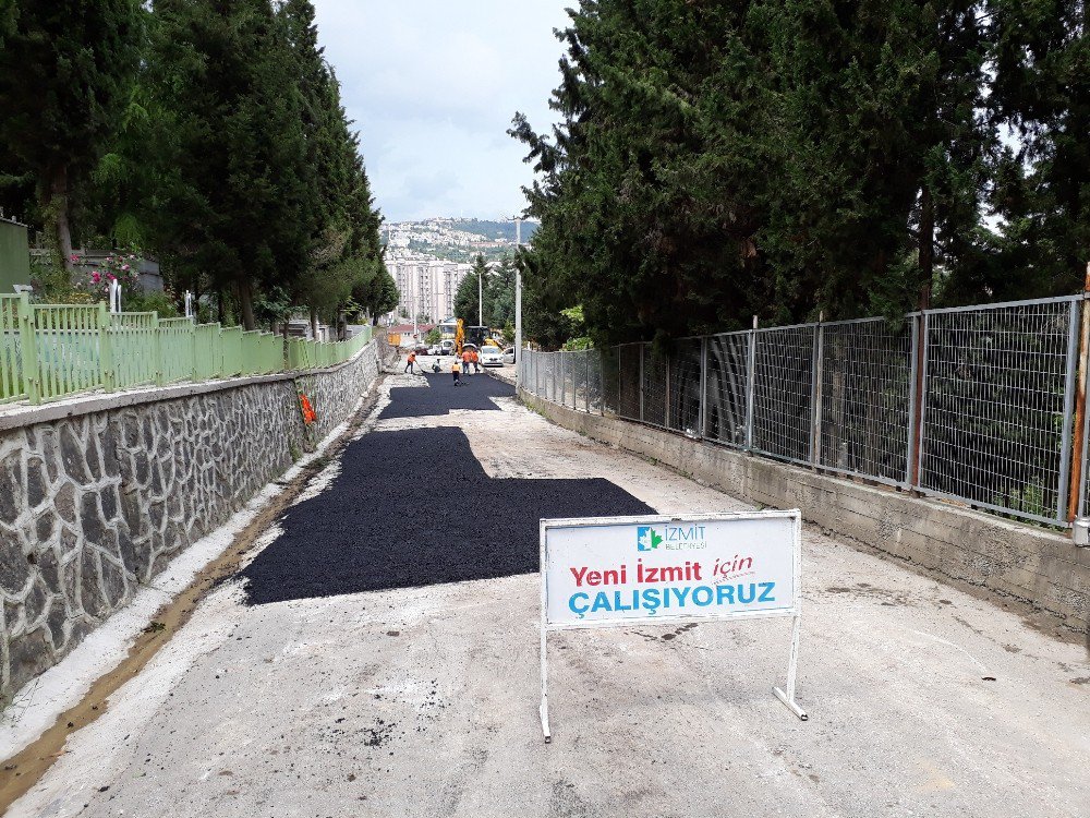 İzmit Belediyesi Yol Çalışmalarını Sürdürüyor