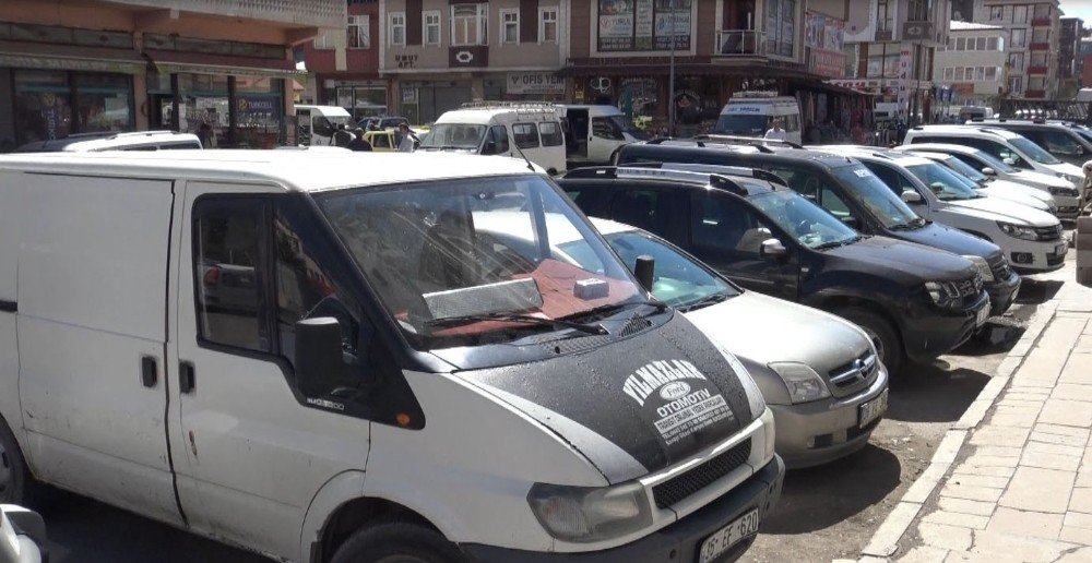 Kars’ta Caddeler Oto Parka Döndü