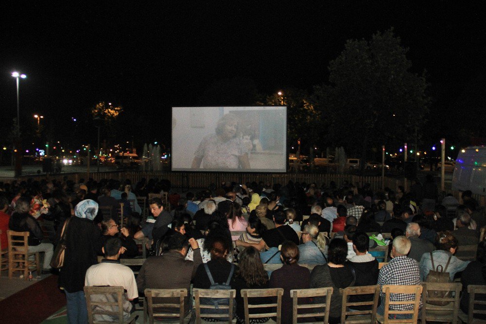 Kartal’da Nostaljik Sinema Günleri Devam Ediyor