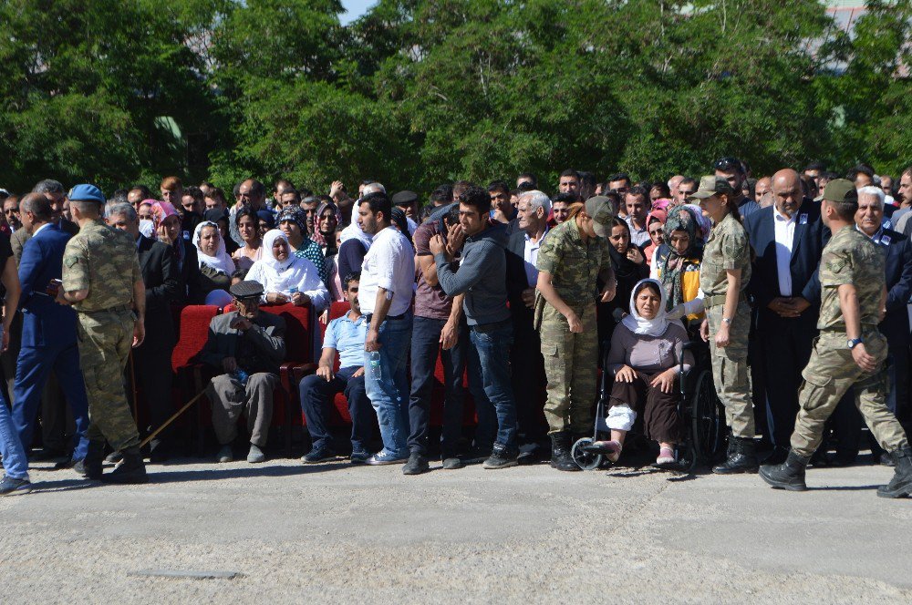 Şehit Korucunun Naaşı Gözyaşları İçerisinde Defnedildi