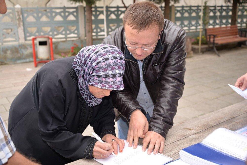 Mahalle Sakinlerine Tapuları Teslim Edildi