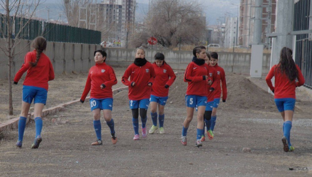 Kayseri Gençlerbirliği Kadın Futbol Takımı Malatya Yolcusu