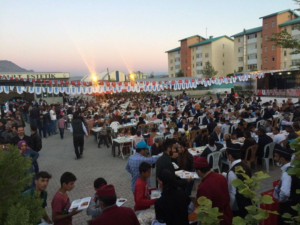 Tuşba’da ‘Kardeşlik Sofrası’na Yoğun İlgi