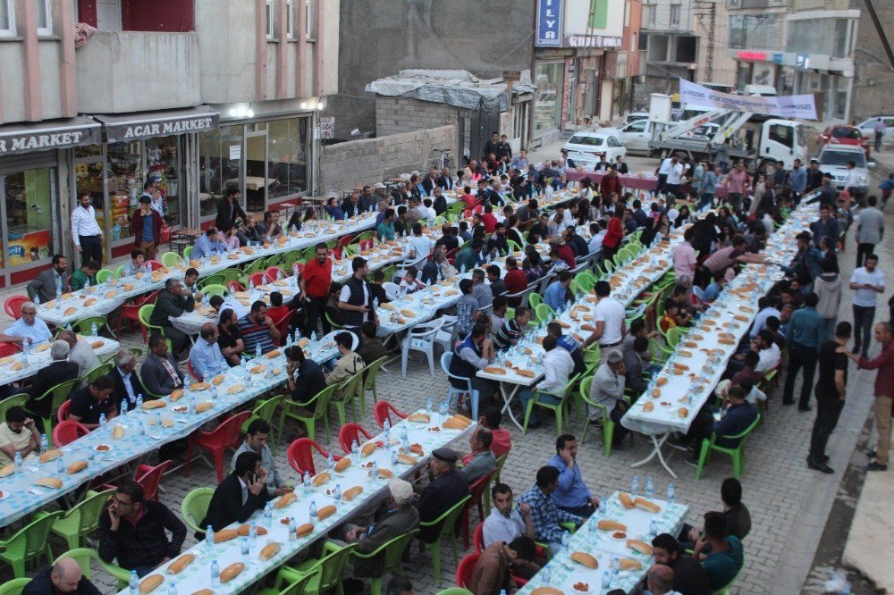 Vedaş, Yüksekova’da İftarı Verdi