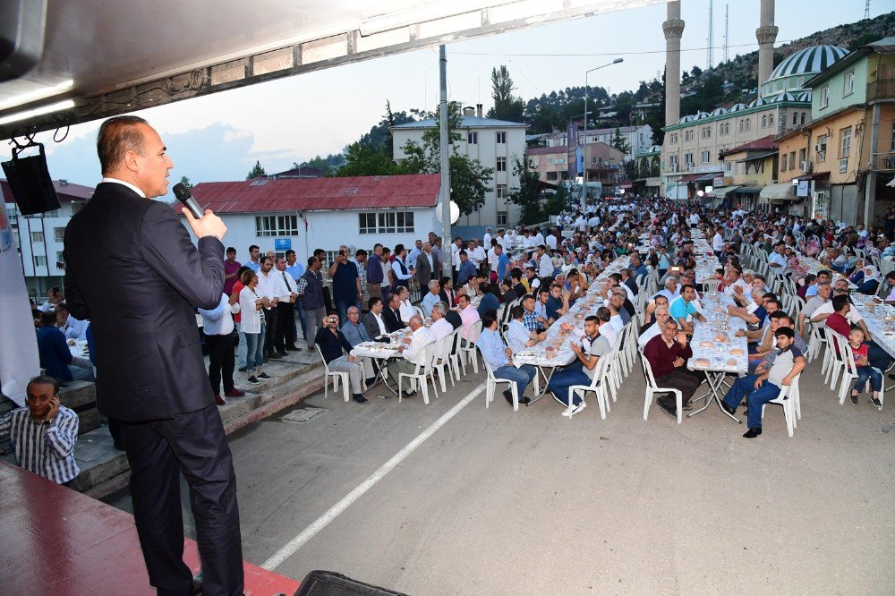 Başkan Sözlü, Orucunu Aladağ’da Vatandaşlarla Açtı