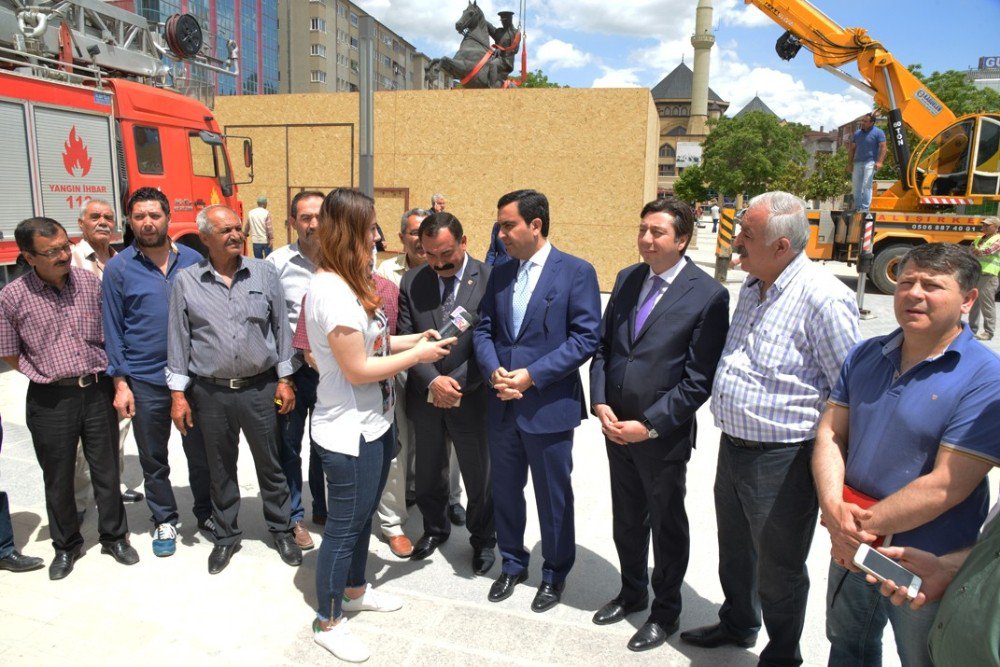 Belediye Başkanı Bahçeci, "Atatürk Heykelinin Taşınmasını Farklı Noktaya Çekmeye Çalışanlarda Beyhude Çaba İçindeler"