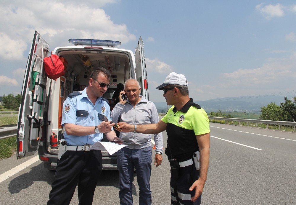 Kaza Yapan Araçta Sıkışan Kadın İçin Seferber Olundu