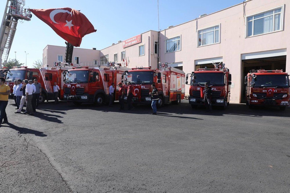 Şanlıurfa Büyükşehir Belediyesi 4 Adet Yeni İtfaiye Aracı Aldı