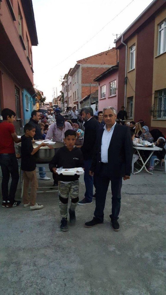 Eskişehir Asarcıklılar Derneği’nden Eskişehir’de Bulunan Bileciklilere İftar Yemeği