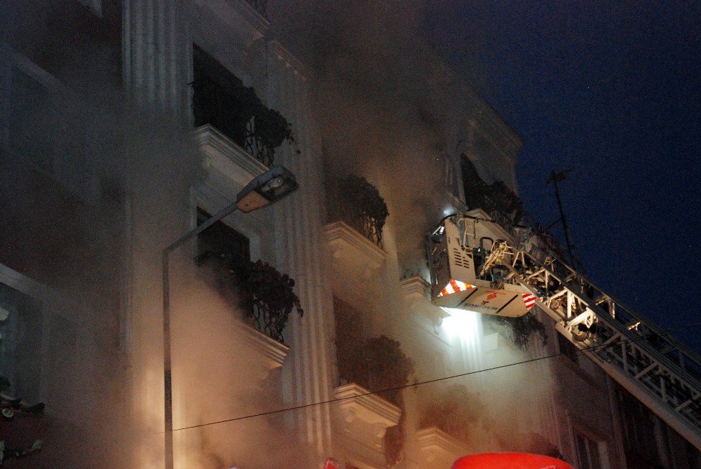 Kumkapı’da Otel Yangını: 1 Kişi Dumandan Zehirlendi