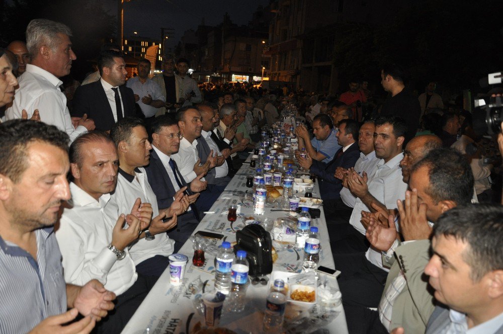 Hatay Büyükşehir Dörtyol’da İftar Sofrası Kurdu