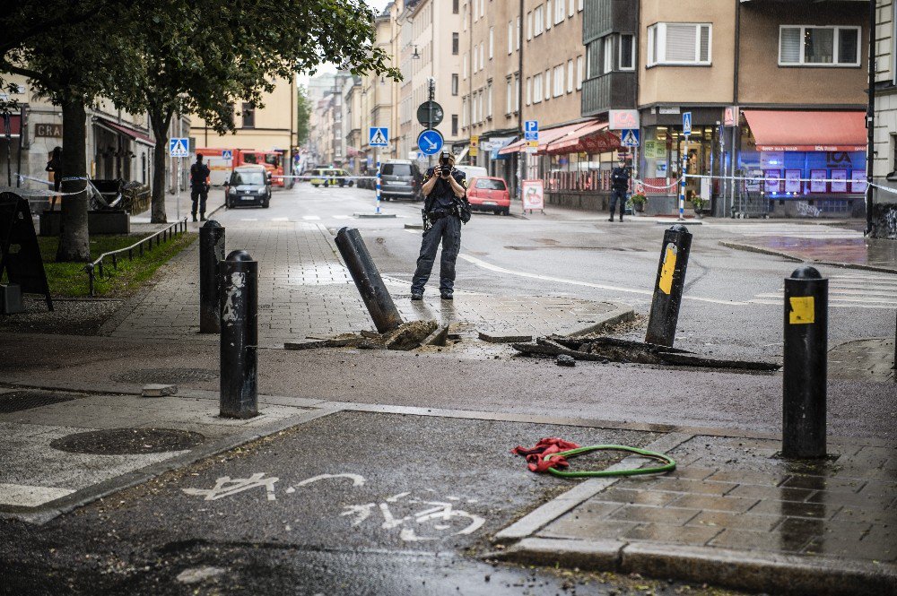 Stockholm’de Kamyonet Yayaların Arasına Daldı