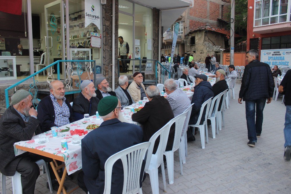 Beşir Derneğinden Sokak İftarı