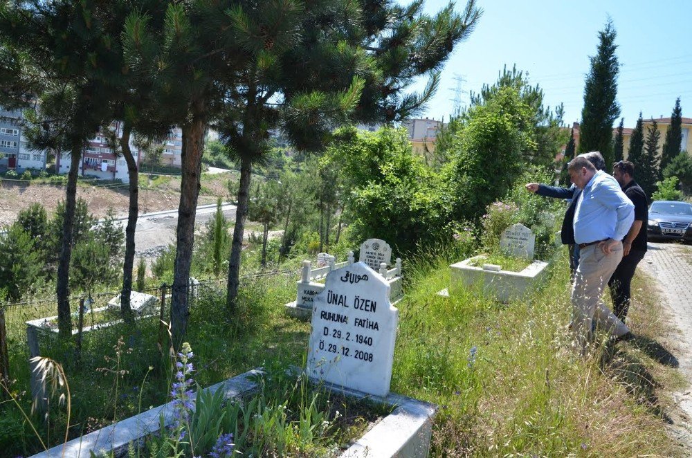 Mezarlıklar Bayram Ziyaretlerine Hazırlanıyor