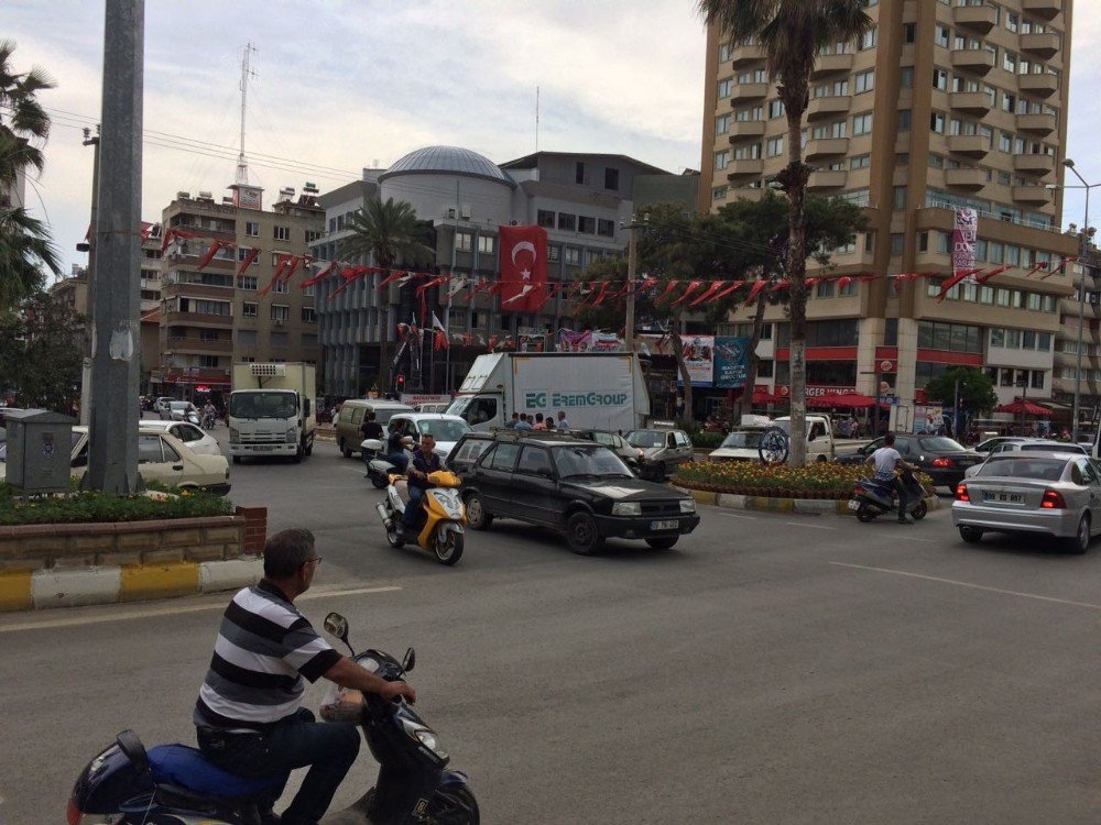 Nazilli’de Kaza Trafiği Kilitledi