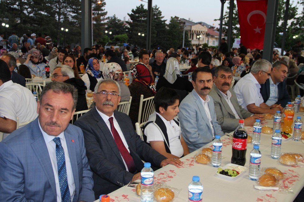 Uçhisar Belediyesi Kasaba Halkına İftar Daveti Verdi