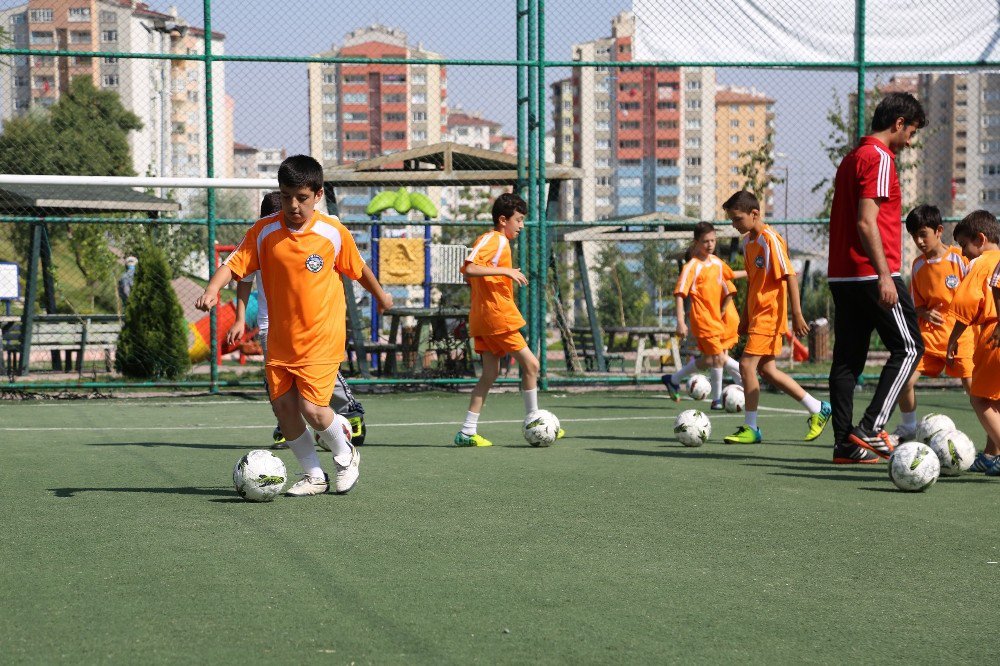 Talas’ta Futbol Akademisi Başlıyor